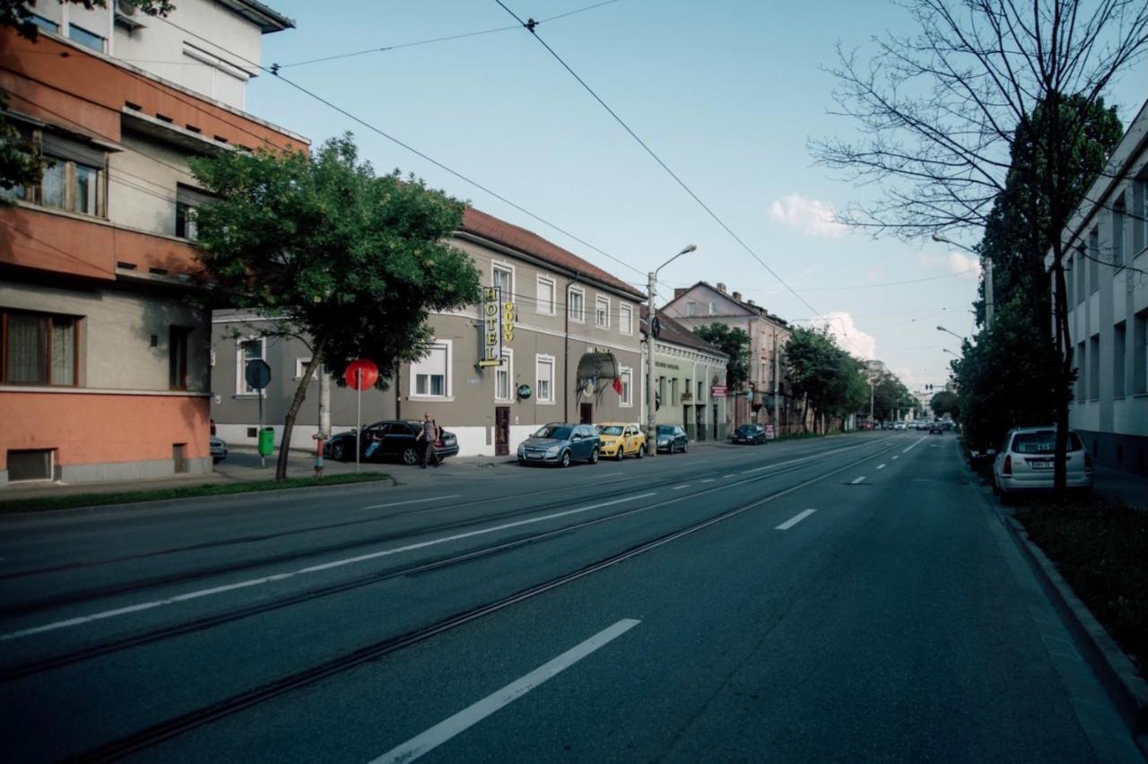 Carnival City Hotel Oradea Exterior foto